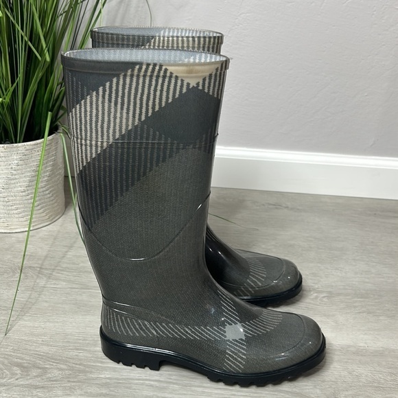 Burberry • plaid check signature rubber winter rain boots - Picture 1 of 16